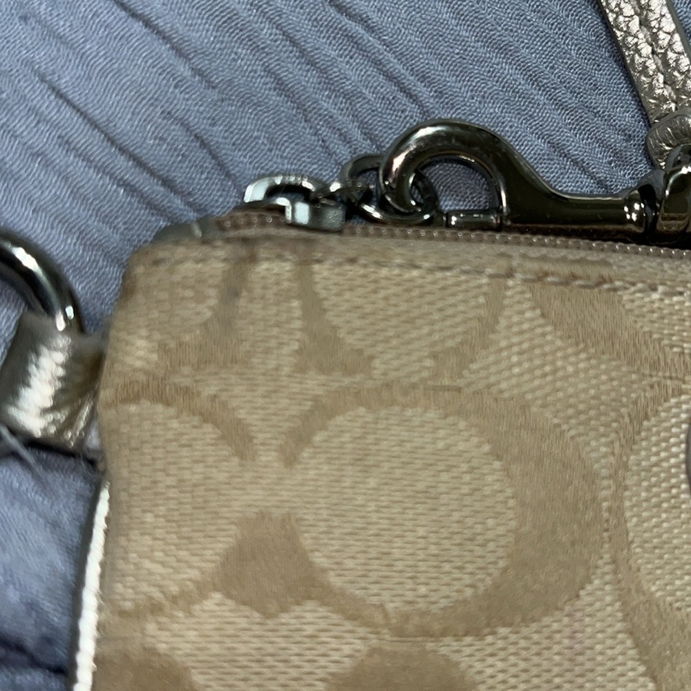 Coach Est 1941 New York Beige Wristlet, Vintage - Picture 7 of 14